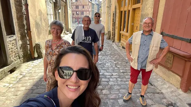 8 Momen Julie Estelle Mudik ke Prancis, Kumpul dengan Keluarga Besar