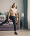 Menggabungkan olahraga ringan dengan hiburan favorit dapat membuat aktivitas fisik terasa lebih menyenangkan. Tak heran jika cozy cardio semakin banyak diminati. (Foto/Dok: Unsplash)