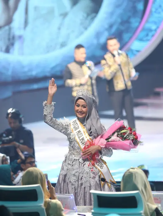 Siti Ashari tak menyangka dinobatkan sebagai Puteri Muslimah Indonesia 2016. Sebab, sebelumnya dia sempat gagal saat mengikuti audisi ajang tahunan ini di 2015 lalu. (Andy Masela/Bintang.com)