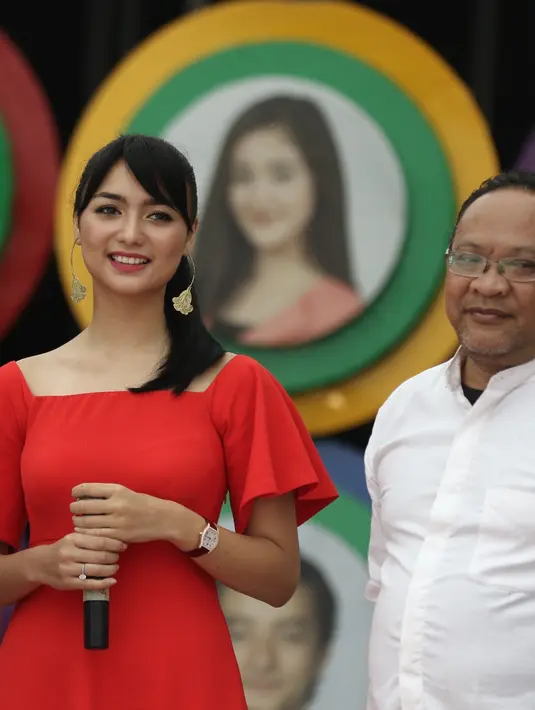 "Pastilah, dunia entertaint nggak selamanya ya, pasti ada pendatang baru lagi. Ada masanya kan. Mumpung sekarang masih produktif jadi dimanfaatkan aja deh," ucap Citra Kirana saat ditemui di kawasan Bintaro, Senin (20/2/2017). (Adrian Putra/Bintang.com)