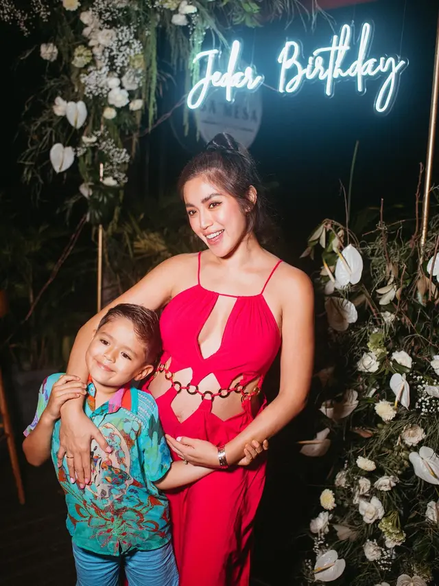 Genap Berusia 34 Tahun, Ini 7 Momen Ultah Jessica Iskandar di Bali
