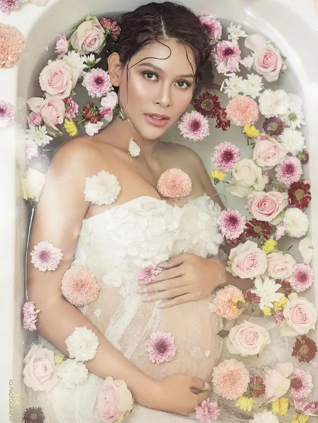 Hamil 9 Bulan, Ini 6 Potret Terbaru Maternity Shoot Bunga Jelitha