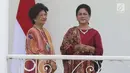 Ibu Negara Indonesia, Iriana Joko Widodo berbincang dengan Ibu Negara Malaysia, Siti Hasmah di Istana Bogor, Jawa Barat, Jumat (29/6). Jokowi dan Ibu Negara Iriana menerima kunjungan PM Mahathir dan istrinya, Siti Hasmah. (Liputan6.com/Angga Yuniar)