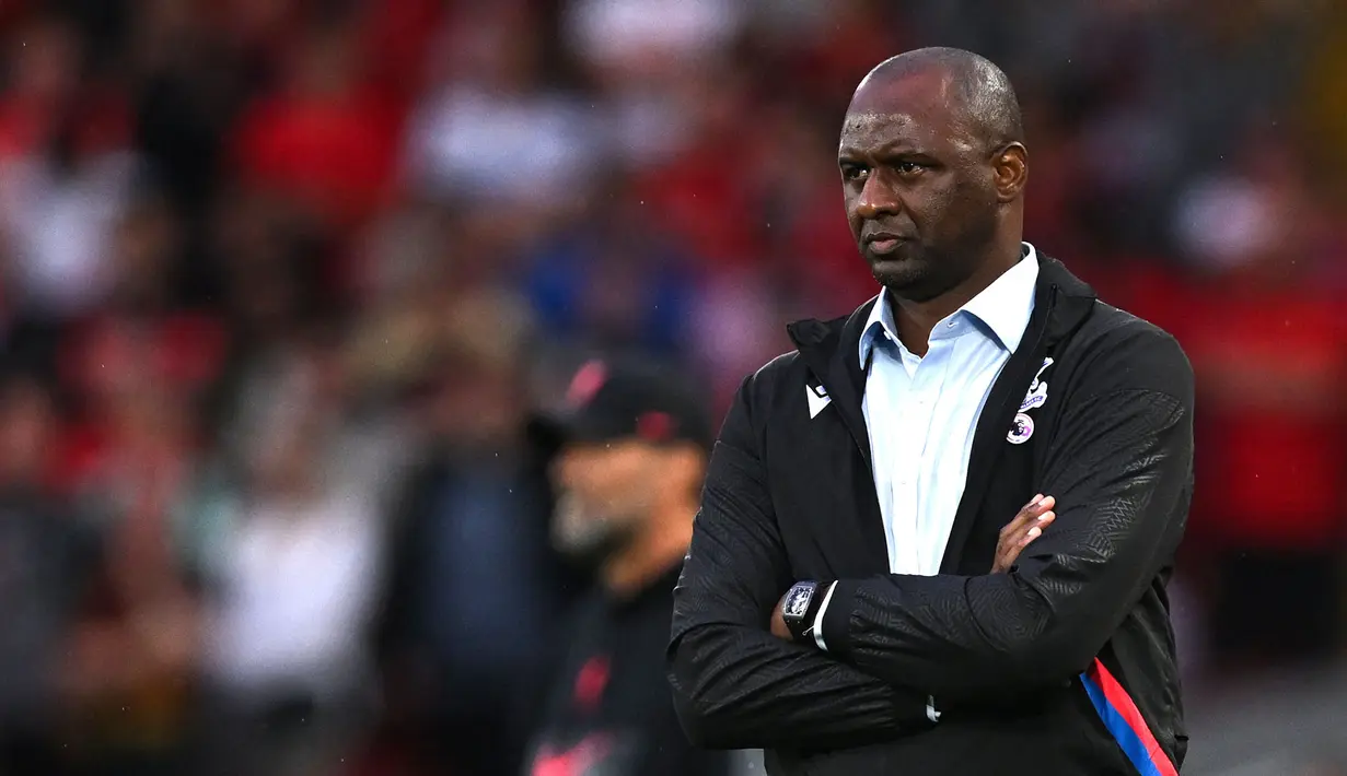 Pelatih kepala Crystal Palace. Patrick Vieira saat laga lanjutan Liga Inggris 2022/2023 melawan Liverpool di Anfield Stadium, Liverpool, 15 Agustus 2022. Vieira resmi dipecat Crystal Palace, Jumat (17/3/2023), karena tak pernah menang di Liga Inggris sejak awal tahun. (AFP/Paul Ellis)