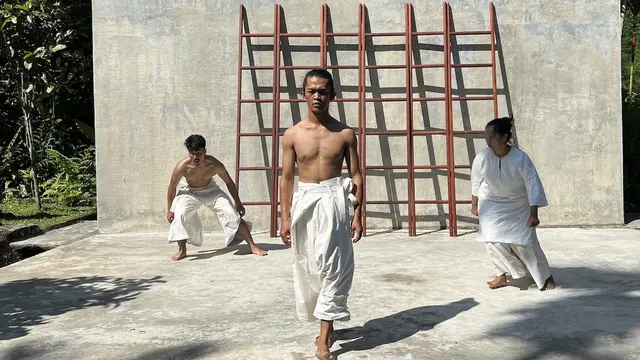 Latihan Under the Volcano