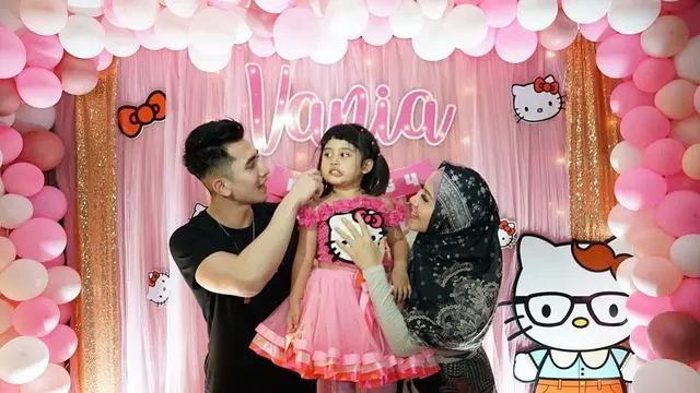 6 Potret Perayaan Ultah Vania Athabina, Verrell Bramasta Tulis Pesan Menyentuh