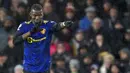 Pemain Manchester United Paul Pogba melakukan selebrasi usai mencetak gol ke gawang Burnley pada pertandingan sepak bola Liga Inggris antara Burnley dan Manchester United di Turf Moor, Burnley, Inggris, 8 Februari 2022. Pertandingan berakhir imbang 1-1. (AP Photo/Jon Super)