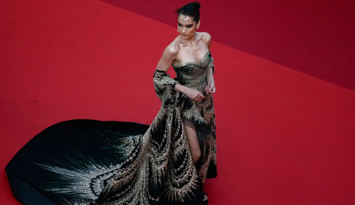 Cinta Laura Kiehl tiba untuk pemutaran film "The Old Oak" pada Festival Film Cannes edisi ke-76 di Cannes, Prancis selatan, 26 Mei 2023. (Photo by CHRISTOPHE SIMON / AFP)