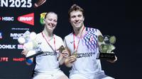 Thom Gicquel/Delphine Delrue meraih gelar juara ganda campuran Indonesia Open 2025. Pasangan Prancis&nbsp;tersebut menumbangkan wakil Thailand Dechapol Puavaranukroh/Supissara Paewsampran&nbsp;pada&nbsp;laga final di Istora Senayan, Jakarta, Minggu (8/6). (foto: PBSI)