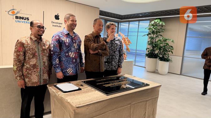 Gordon Shukwit, Senior Director, Apple Developer Academy dan Menperin Menteri Perindustrian, Agus Gumiwang Kartasasmita resmikan Apple Developer Institute di Jakarta, Selasa (21/4/2026). (Liputan6.com/ Yuslianson)