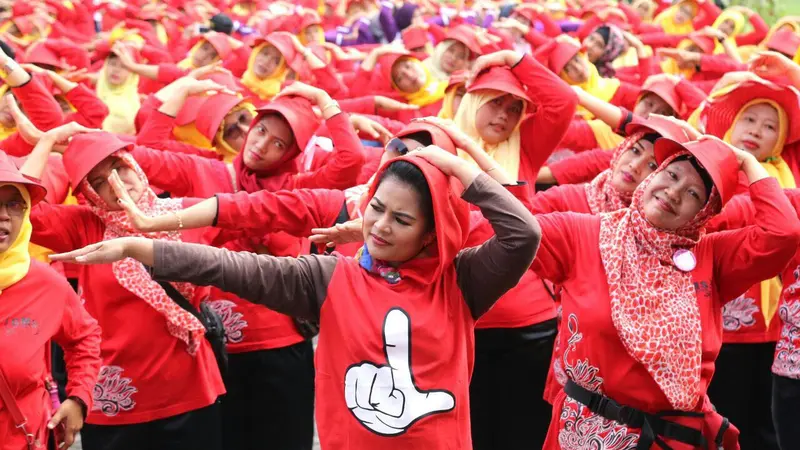 Cawagub Puti Guntur Soekarno senam bersama warga Lumajang