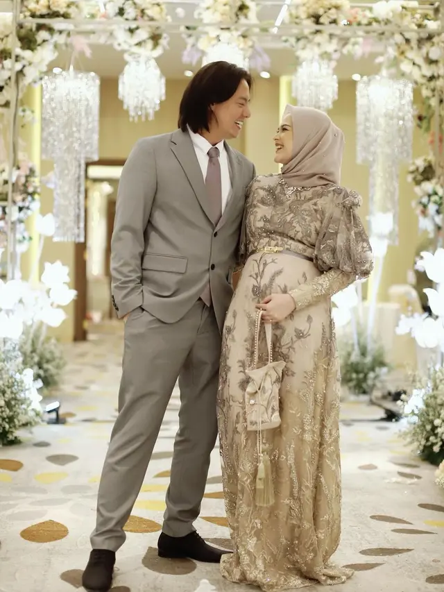 Potret 9 Seleb Pria yang Jadi Suami Siaga saat Istri Hamil, Curi Perhatian