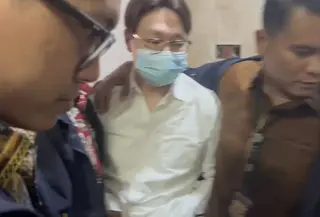 Dokter Richard Lee resmi ditahan usai diperiksa sebagai tersangka kasus dugaan pelanggaran perlindungan konsumen. (Liputan6.com/Ady Anugrahadi)