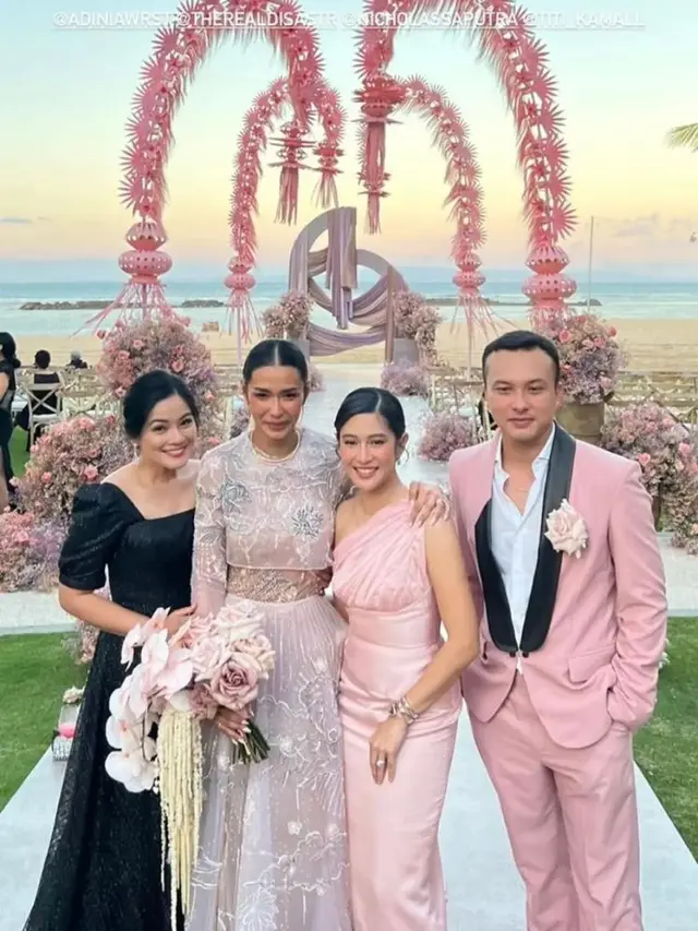 6 Momen Dian Sastrowardoyo Jadi Sahabat Setia Adinia Wirasti, Geng AADC Hingga Bridesmaid
