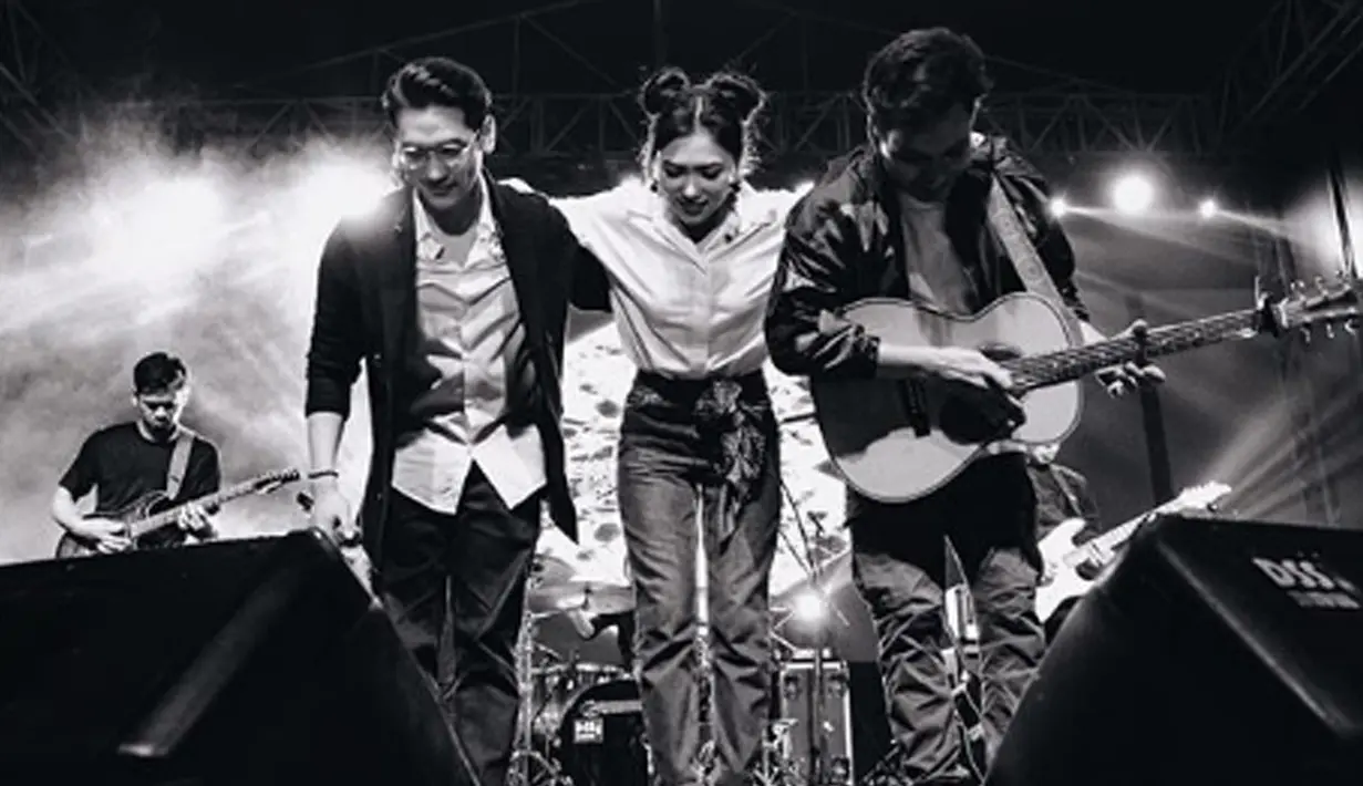 Projek Afgan, Isyana, dan Rendy ini diberi nama AIR yang merupakan gabungan dari huruf dengan nama mereka bertiga. (Liputan6.com/IG/isyanasarasvati)