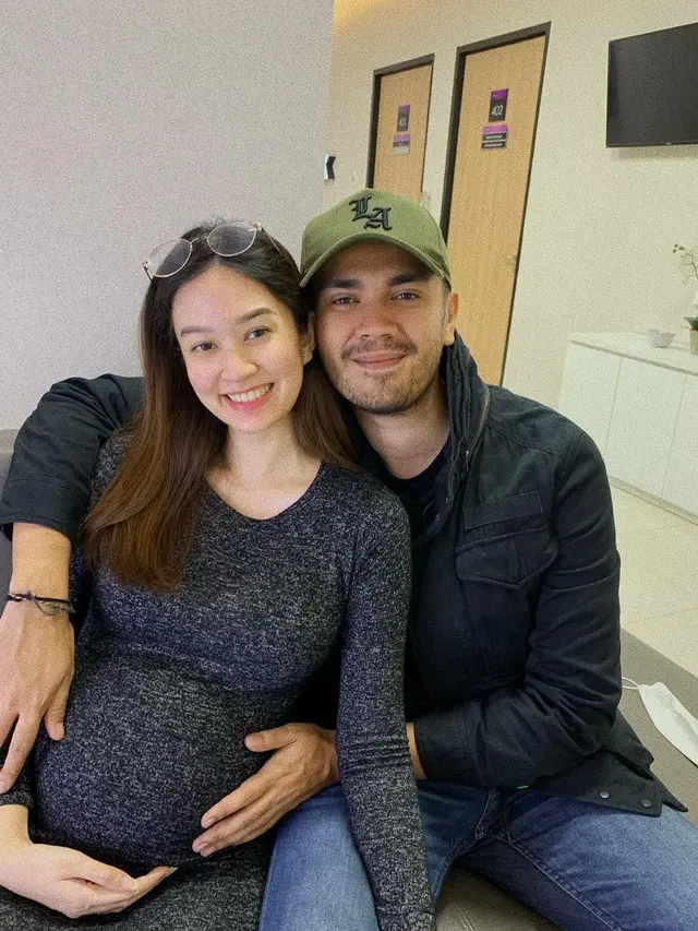 6 Potret Faradilla Yoshi Pamer Baby Bump, Masuki Trimester Ketiga Kehamilan