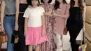 Bersama keluarganya, Jessica Mila dan Yakup Hasibuan merayakan ulang tahun dengan makan bersama. [@jesicamila03]