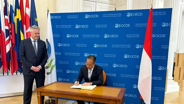 Menteri Perindustrian Agus Gumiwang Kartasasmita tengah mengadakan pertemuan dengan Sekretaris Jenderal Organisasi Kerja Sama dan Pembangunan Ekonomi (Organisation for Economic Cooperation and Development/OECD), Mathias Cormann. (Dok Kemenperin)