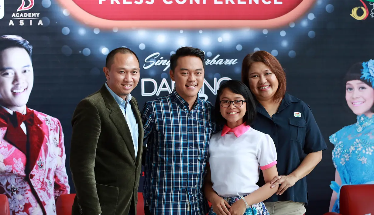 Lesti dan Danang saat merilis single 'Zapin Melayu' di studio 5 Indosiar, Jakarta Barat, Kamis (25/2/2016).  (Foto: Deki Prayoga/Bintang.com)