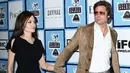 Disiarkan tampak jauh lebih segar, lantaran Brad Pitt kini sudah bebas bertemu dengan keenam buah hatinya. Mengingat Angelina  Jolie yang beberapa bulan belakangan ini membatasi pertemuan Pitt dan anak-anaknya. (AFP/Bintang.com)