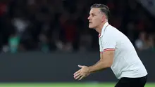 Pelatih kepala Timnas Indonesia, John Herdman memberikan instruksi ke pemainnya dalam laga semifinal FIFA Series 2026 melawan St Kitts and Nevis di Stadion Utama Gelora Bung Karno (SUGBK), Senayan, Jakarta, Jumat (27/03/2026). (Bola.com/M Iqbal Ichsan)