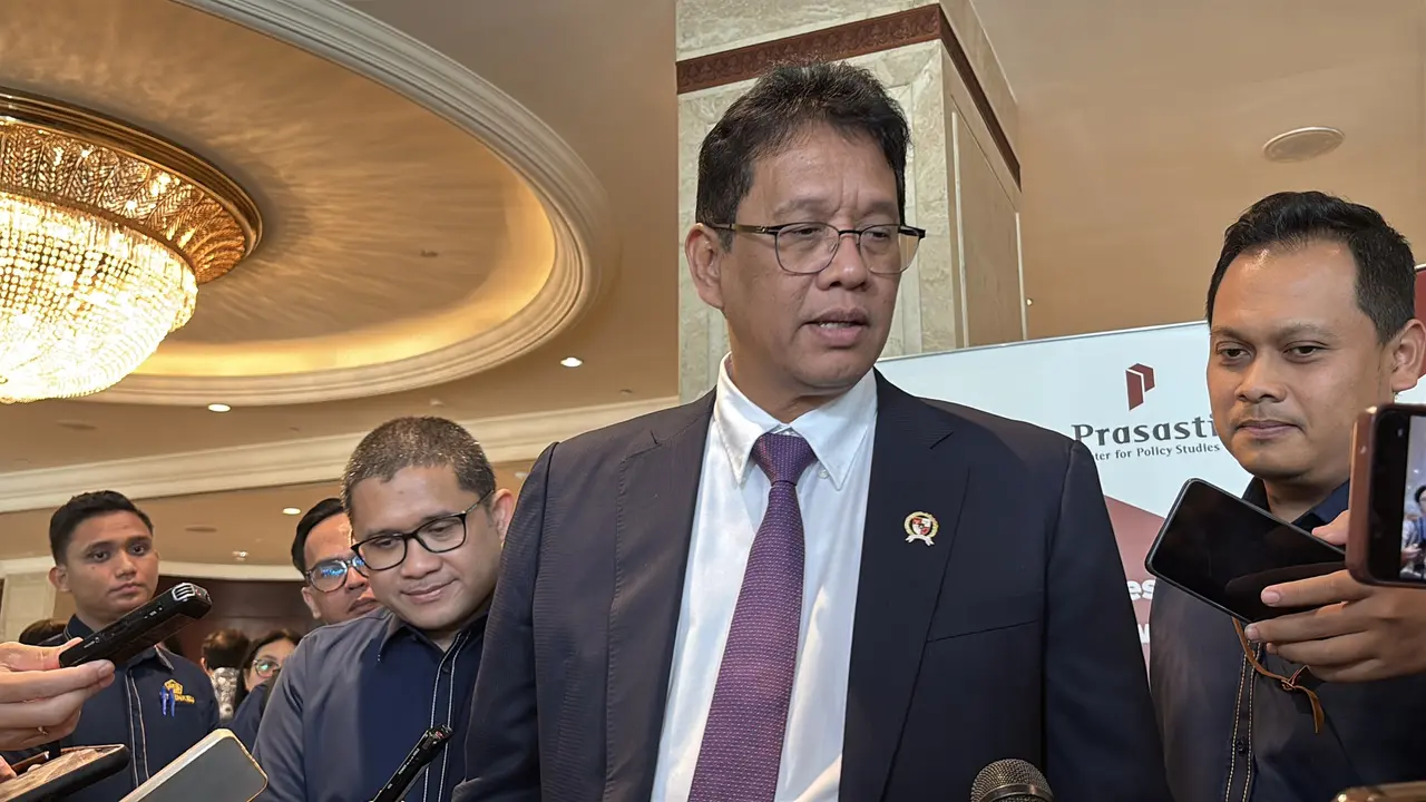 Menteri Keuangan (Menkeu) Purbaya Yudhi Sadewa usai menghadiri acara Prasasti Luncheon Talk, Rabu (8/10/2025). (Liputan6.com/Tira)