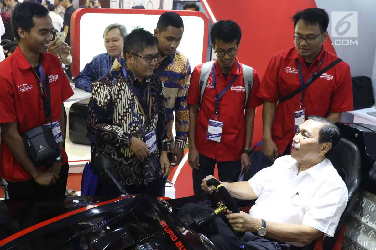 Menko Kemaritiman Resmikan Indonesia Electric Motor Show 2019