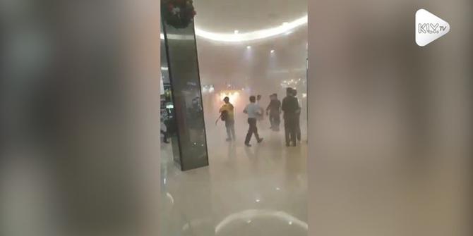 VIDEO: Wajan Terbakar, Mal fX Dipenuhi Asap Tebal