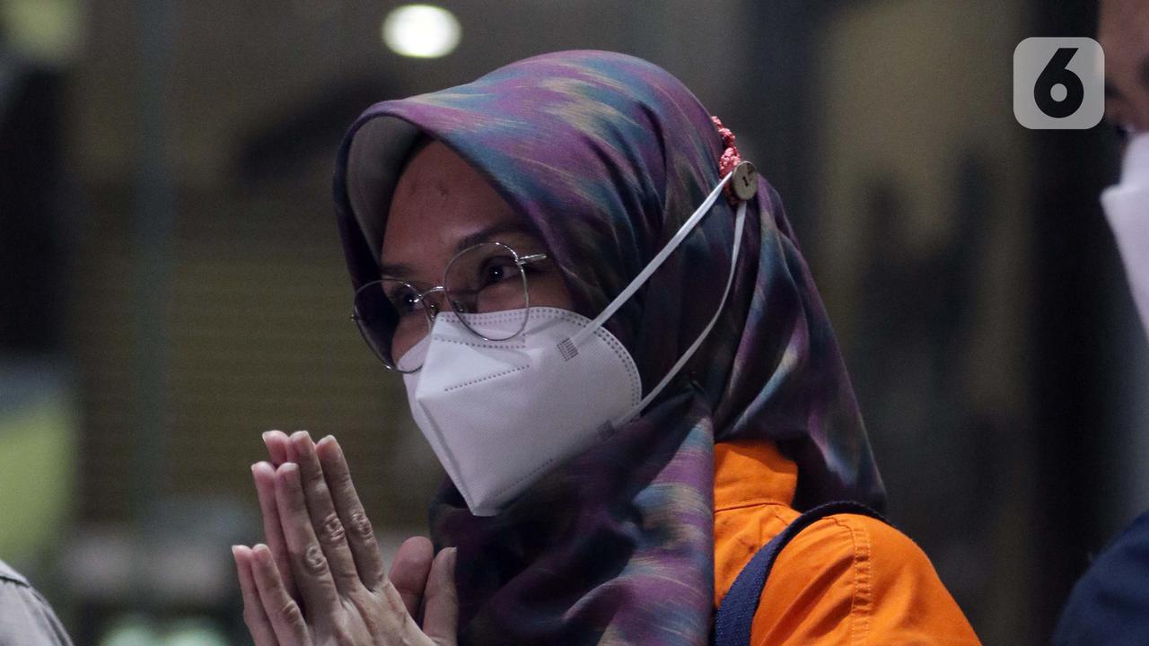 FOTO: Bupati Probolinggo Jalani Pemeriksaan Perdana Setelah Ditahan KPK