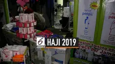 Pedagang Kantong Pipis di Embarkasi Jakarta Bekasi Panen Rezeki. Banyak jemaah haji yang membeli dagangannya. selain menghindari antre di toilet, kantong pipis juga bermanfaat bagi jemaah haji yang sudah tua.