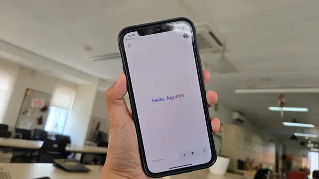 Ilustrasi aplikasi Gemini di iPhone