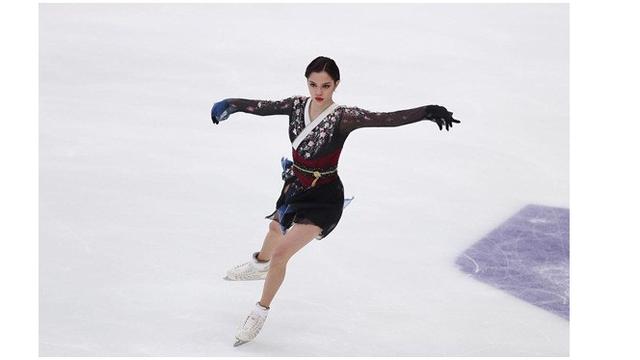 8 Pesona Evgenia Medvedeva, Atlet Ice Skating Rusia yang Viral di Media Sosial