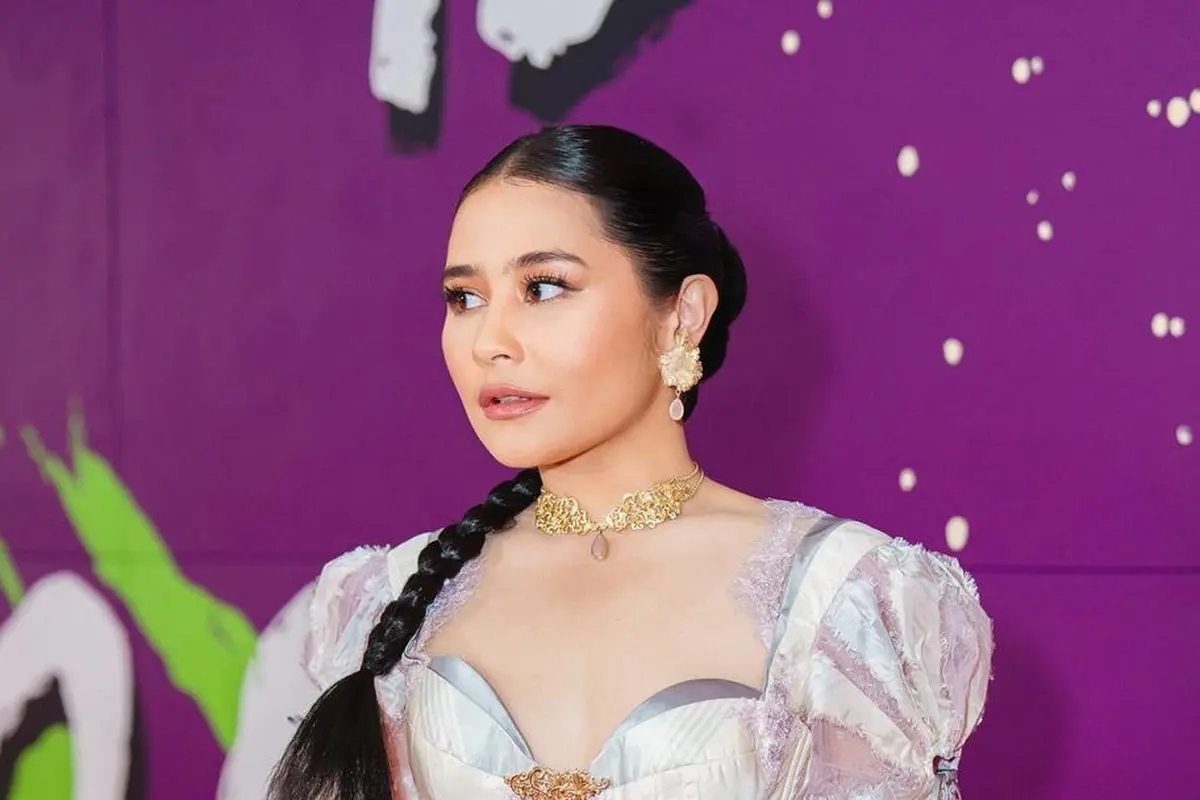 Prilly Latuconsina Tampil Youthful dan Anggun Berkebaya di FFI 2022, Parasnya Disebut Mirip Kylie Jenner