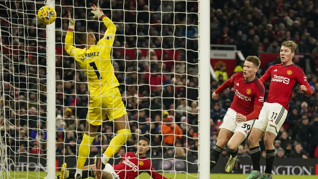 Foto: Aksi Scott McTominay Cetak Brace saat MU Tampil Solid Mengalahkan Chelseaq