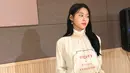 Awalnya publik terkejut dengan foto tersebut, akan tetapi jika diperhatikan foto telanjang Seolhyun ternyata sebuah editan. (Foto: instagram.com/sh_9513)