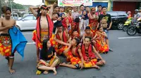 Pelajar yang menari jaranan di Kediri (Dian Kurniawan/Liputan6.com)