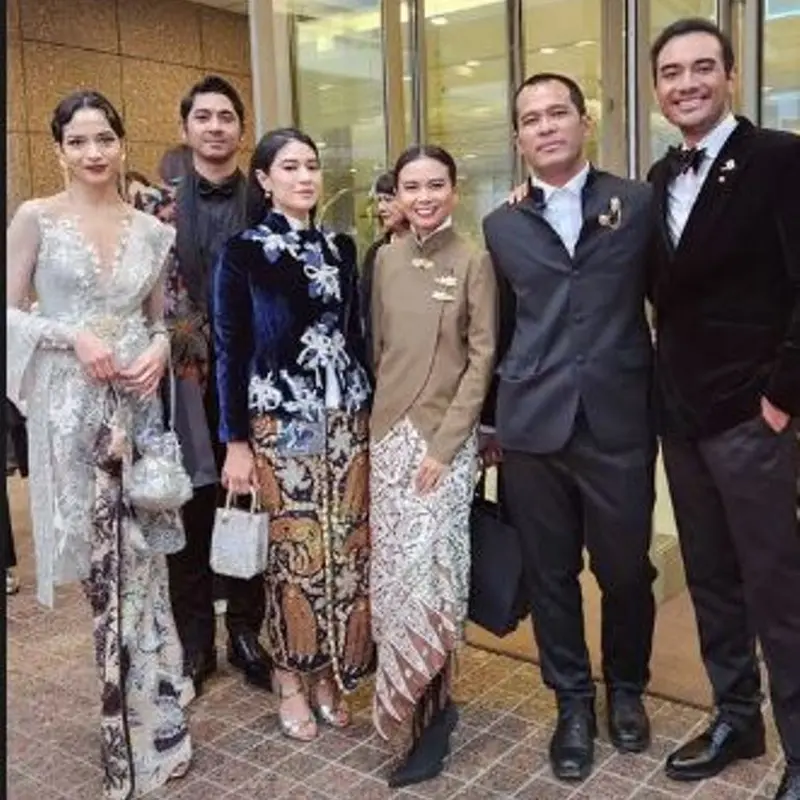 Serial Gadis Kretek Tayang Perdana di Busan International Film Festival 2023, Dian Sastro Tampil Memukau Pakai Kebaya di Red Carpet