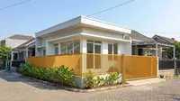 12 Warna Cerah Pagar yang Bikin Rumah Kecil Terlihat Besar, Estetik dan Mewah