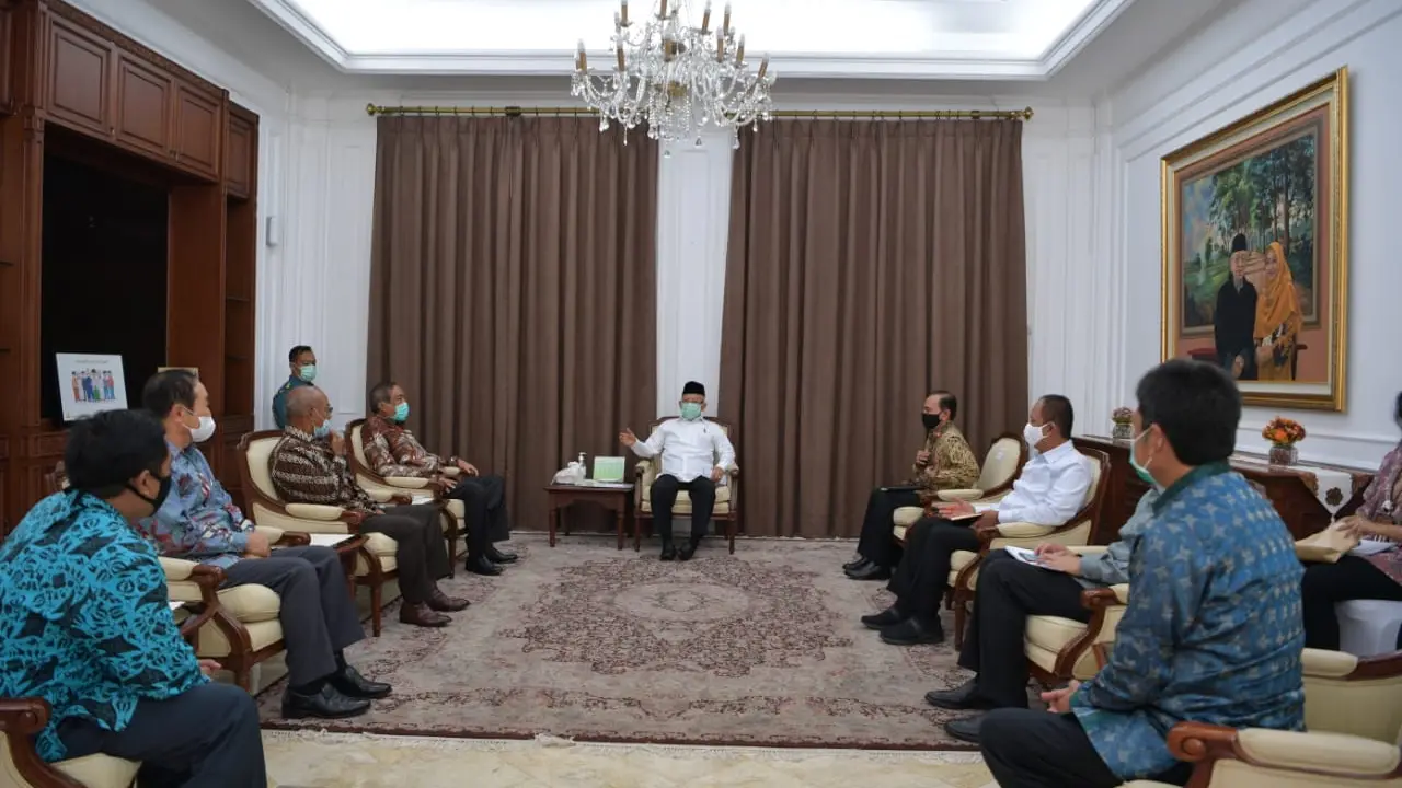 Ma'ruf Amin saat menerima Pengurus Yayasan Memajukan Ilmu Kebudayaan (YMIK) di kediaman resmi Wapres, Jalan Diponegoro Nomor 2 Jakarta