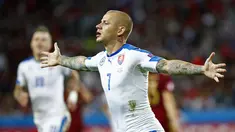 Selebrasi Vladimir Weiss usai mencetak gol, Stade Pierre-Mauroy, Prancis (15/6). Slovakia berhasil menang tipis 2-1 dalam laga lanjutan Piala Eropa 2016 Grup B kontra Rusia. (Reuters/ Christian Hartmann)