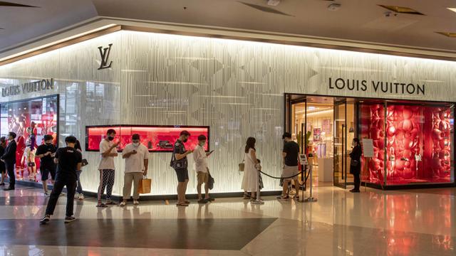 FOTO: Lockdown Dilonggarkan, Mal Thailand Kembali Ramai