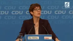 Kabinet Angela Merkel sedang digoyang isu pengunduran diri Menteri Dalam Negeri, Horst Seehofer. Seehofer mengancam akan mengundurkan diri karena perbedaan pandangan soal kebijakan Imigran dengan Merkel.