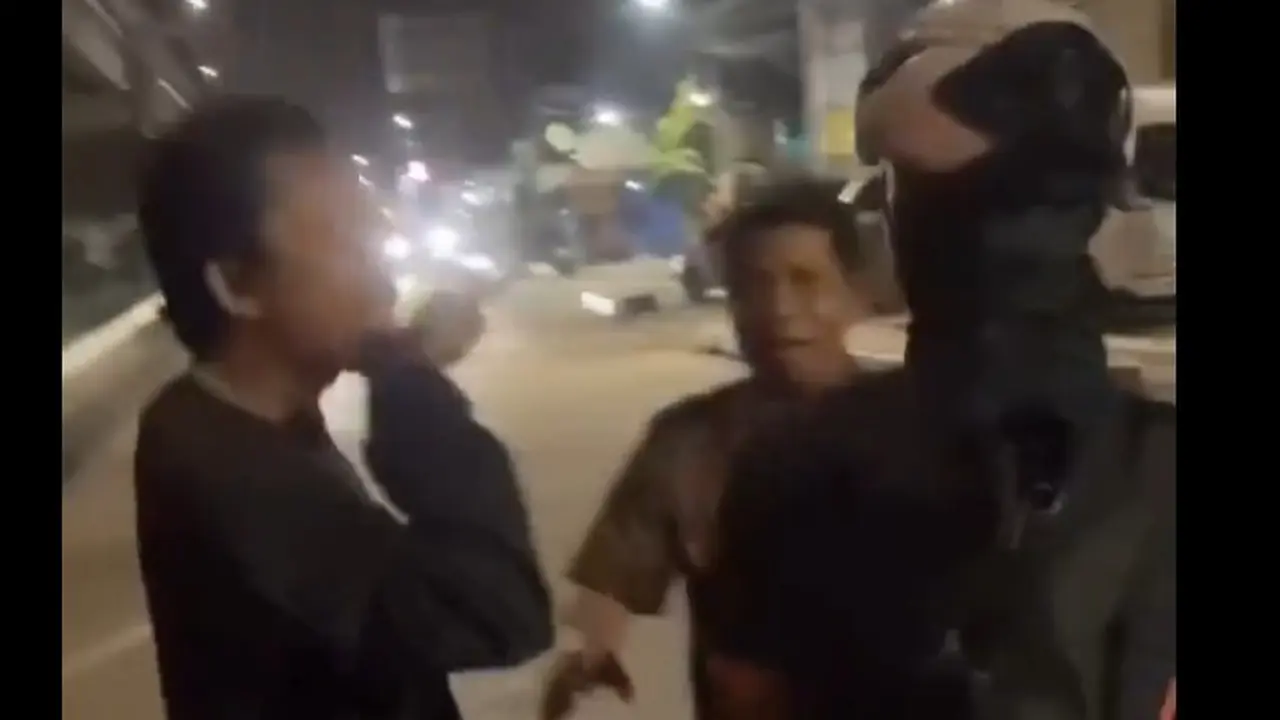 Video viral pesepeda diduga diperas di Jaktim. (Dok. Tangkapan Layar @opinipublik.id)