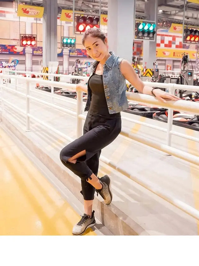 Lama Vakum, Ini 7 Potret Terbaru Livia Teenebelle yang Jadi Mama Muda