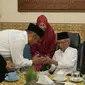 Menko PMK  Muhadjir Effendi bertemu pimpinan Ponpes Shiddiqiyyah Ploso Jombang Kiai Moch Muchtar Mu'thi alias Kiai Tar didampingi istri Shofwatul Ummah. (Istimewa).