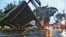 Beruntung saat peristiwa itu terjadi tidak ada warga yang melintas sehingga tidak ada korban. (Liputan6.com/Angga Yuniar)