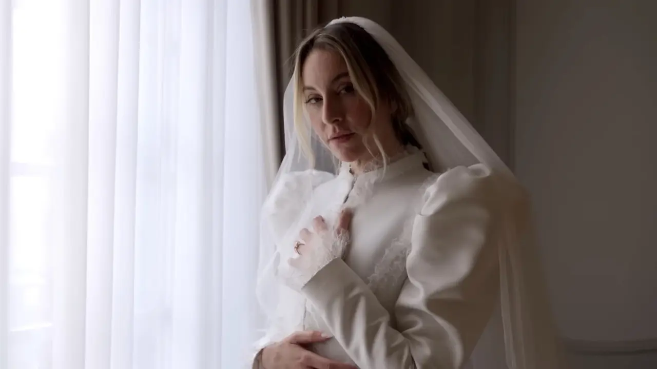 Este Haim's Magnificent Wedding: Louis Vuitton Gowns and Jonathan Levin on New Year's Eve 2025