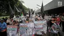 Massa GMI berunjuk rasa di Kedubes Australia, Jakarta (26/11). Massa juga mengecam pernyataan Prabowo Subianto yang menyebut Indonesia harus menghormati rencana Australia terkait pemindahan kedubes negaranya ke Yerusalem. (Liputan6.com/Iqbal S. Nugroho)
