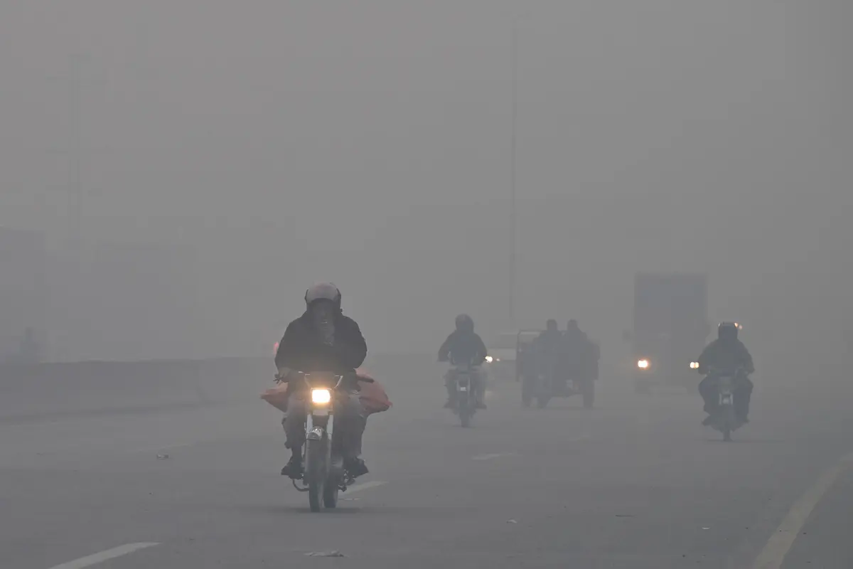 Asap Pekat Selimuti Kota Lahore Pakistan