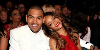 Hubungan Rihanna dan Chris Brown kembali ramai dibicarakan. Setelah berpisah sejak  lama,keduanya dikabarkan kebali bersama setelah terlihat menghabiskan waktu berdua di sebuah restoran di New York. (AFP/Bintang.com)